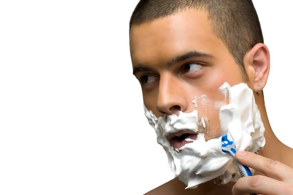 Šest malih savjeta kako riješiti problem posjekotina pri brijanju