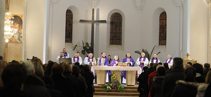 ŽUPNE OBAVIJESTI: Crkva Uznesenja BDM na Širokom Brijegu od 27.12.2015. do 3.1.2016.