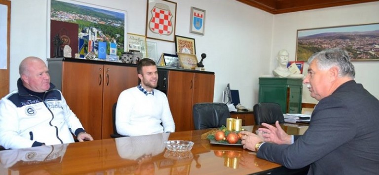 Mladi reprezentativc Hrvatske Marko Marić posjetio gradonačelnika Miru Kraljevića