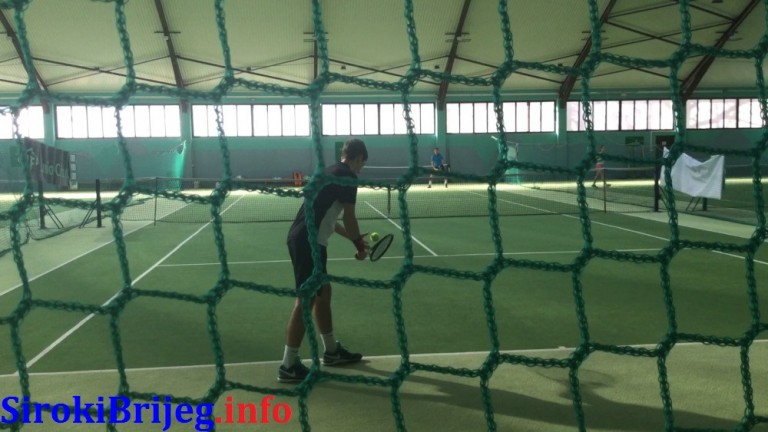 VIDEO – FOTO: Preko sto tenisača u Širokom Brijegu na Brigu ITF turnira uzrasta do 18 godina