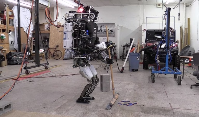 VIDEO: “Čovjekoliki” robot iz Googla koji vam po kući čisti i prašinu usisava