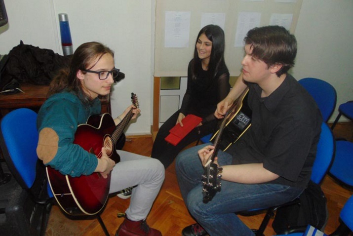 Održana prva pjesnička večer pod nazivom „Ljubuški u meni pjesma“ učenika srednjih škola