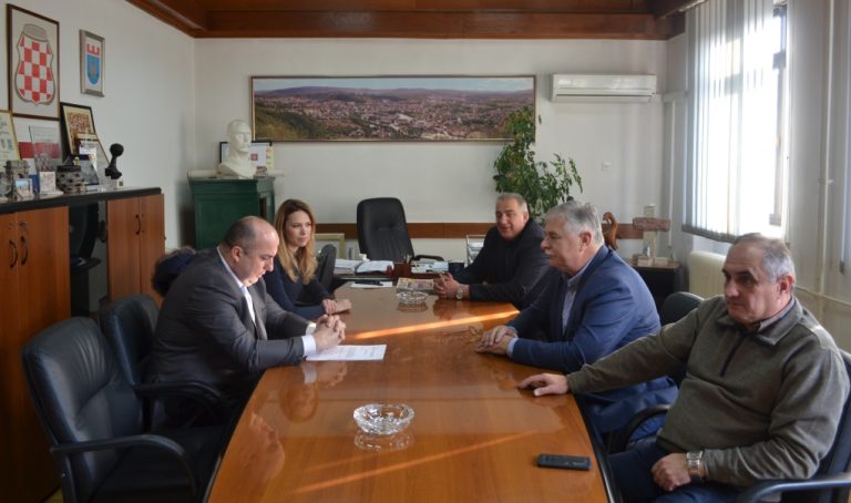 Federalni ministar prometa i komunikacija Denis Lasić boravio je u radnoj posjeti Širokom Brijegu
