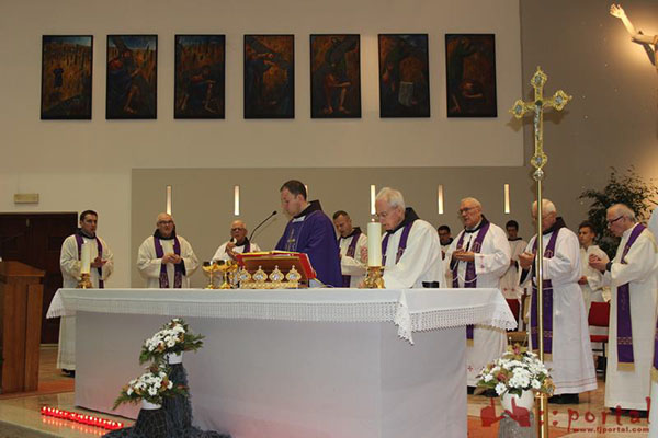 Na Humcu slavljena sv. misa za sve pobijene svećenike, fratre, časnu sestru i sav vjernički puk ljubuške općine