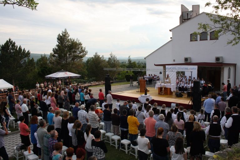 FOTO: U Dobriču održana manifestacija “Sveti Ante, čuvaj vrila naša”