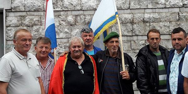 Članovi UZB iz Ljubuškog na prosvjedu ispred Parlamenta: Čavara je pored nas prošao bez pozdrava