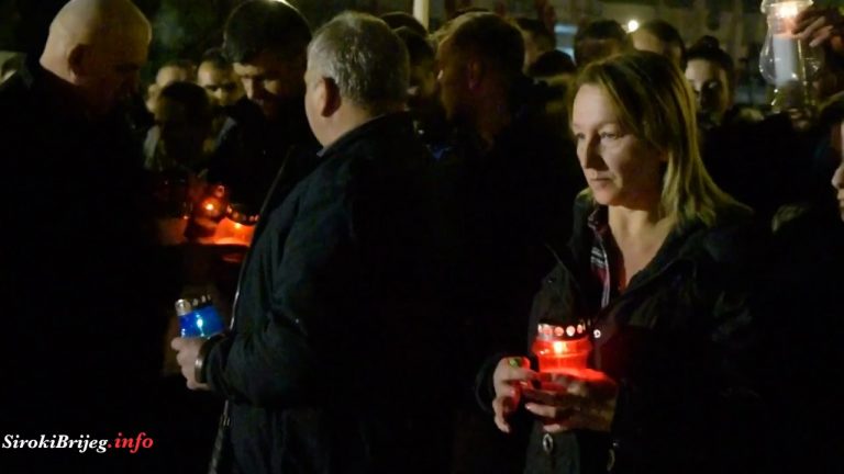 VIDEO: Posljednji pozdrav generalu Slobodanu Praljku uz tišinu i stotine svijeća iz Širokog Brijega