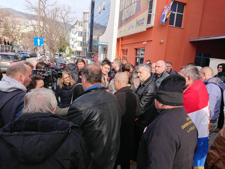 Detaljan Izvještaj sa mirnog prosvjeda UZB/Borci BiH ispred političkih središnjica u Mostaru i Sarajevu
