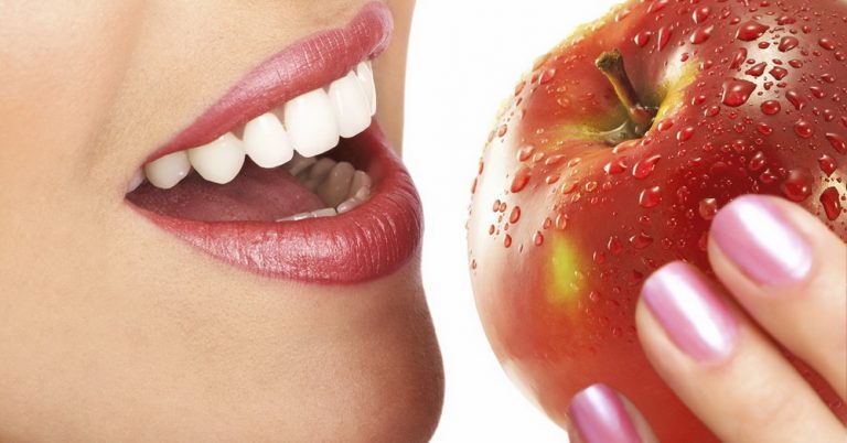 8 prehrambenih namirnica koje su odobrili stomatolozi i koje će izbijeliti tvoje zube