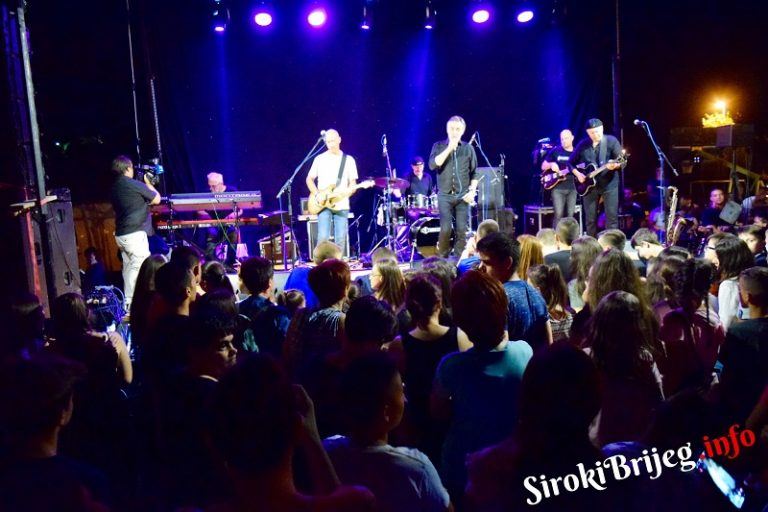 VIDEO/FOTO: Atmosfera na koncertu Miroslava Škore pred tisućama građana Širokog Brijega!