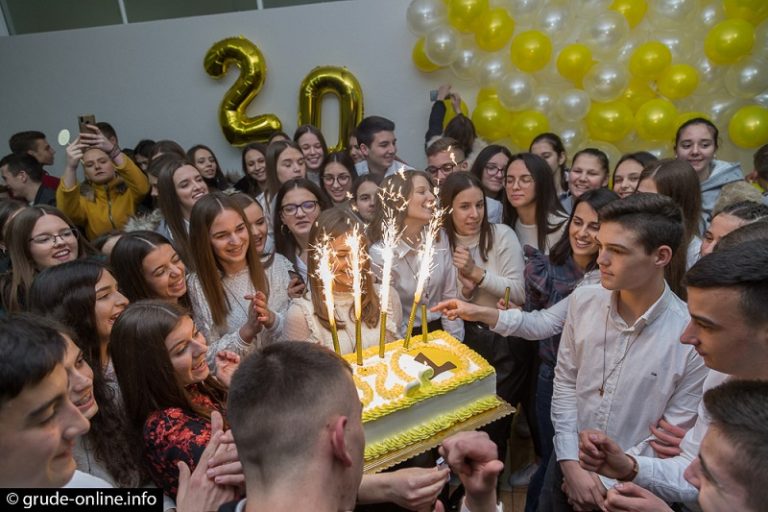 FOTO: Frama Ružići proslavila svoj 20. rođendan