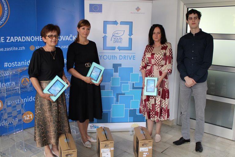 Projektori i tableti za škole u ŽZH donirani od strane EU