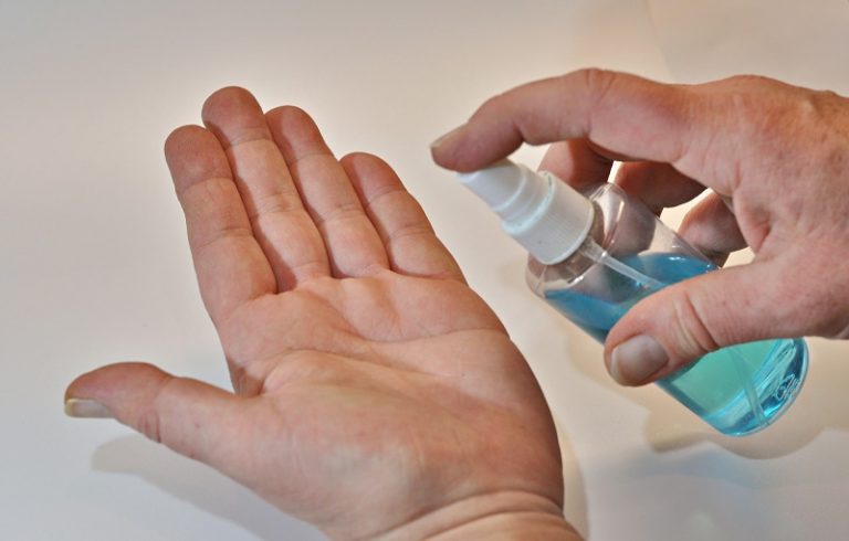KOLIKO KORISTI, TOLIKO I ŠTETE: Konstantno dezinfekcija ruku dovodi do ozbiljnih problema oštećenje kože!