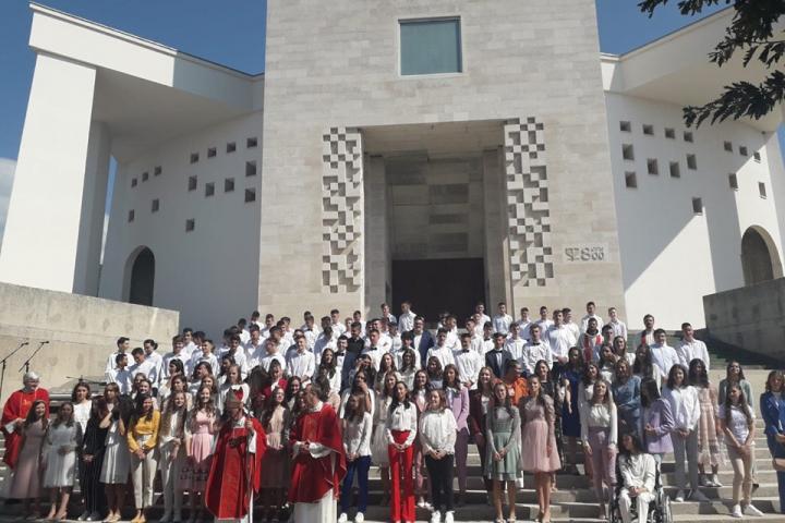 U Posušju 120 mladih primilo sakrament Krizme, posljednje dijeljenje Svete Krizme biskupa Perića