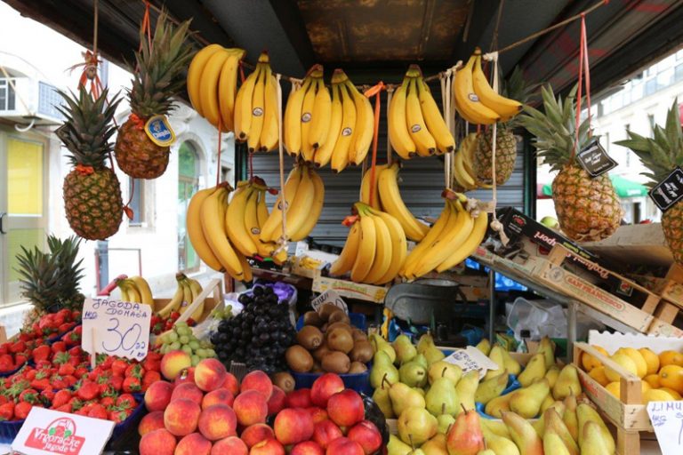 Znate li kako čuvati banane i zašto na tržnici često vise u zraku – na špagi?