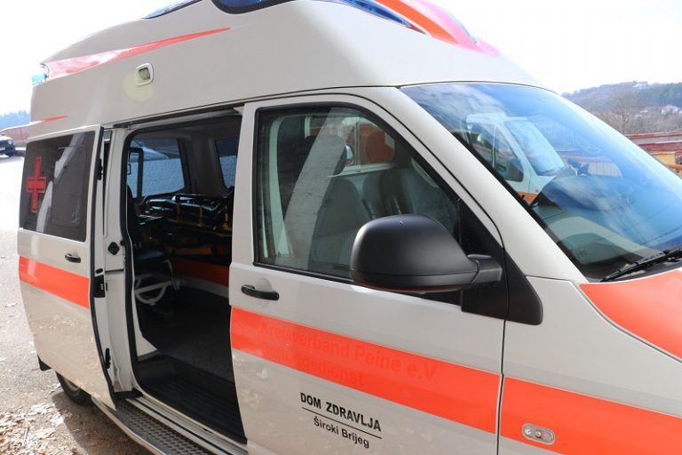 Grad Široki Brijeg darovao vozilo hitne pomoći Domu zdravlja Široki Brijeg